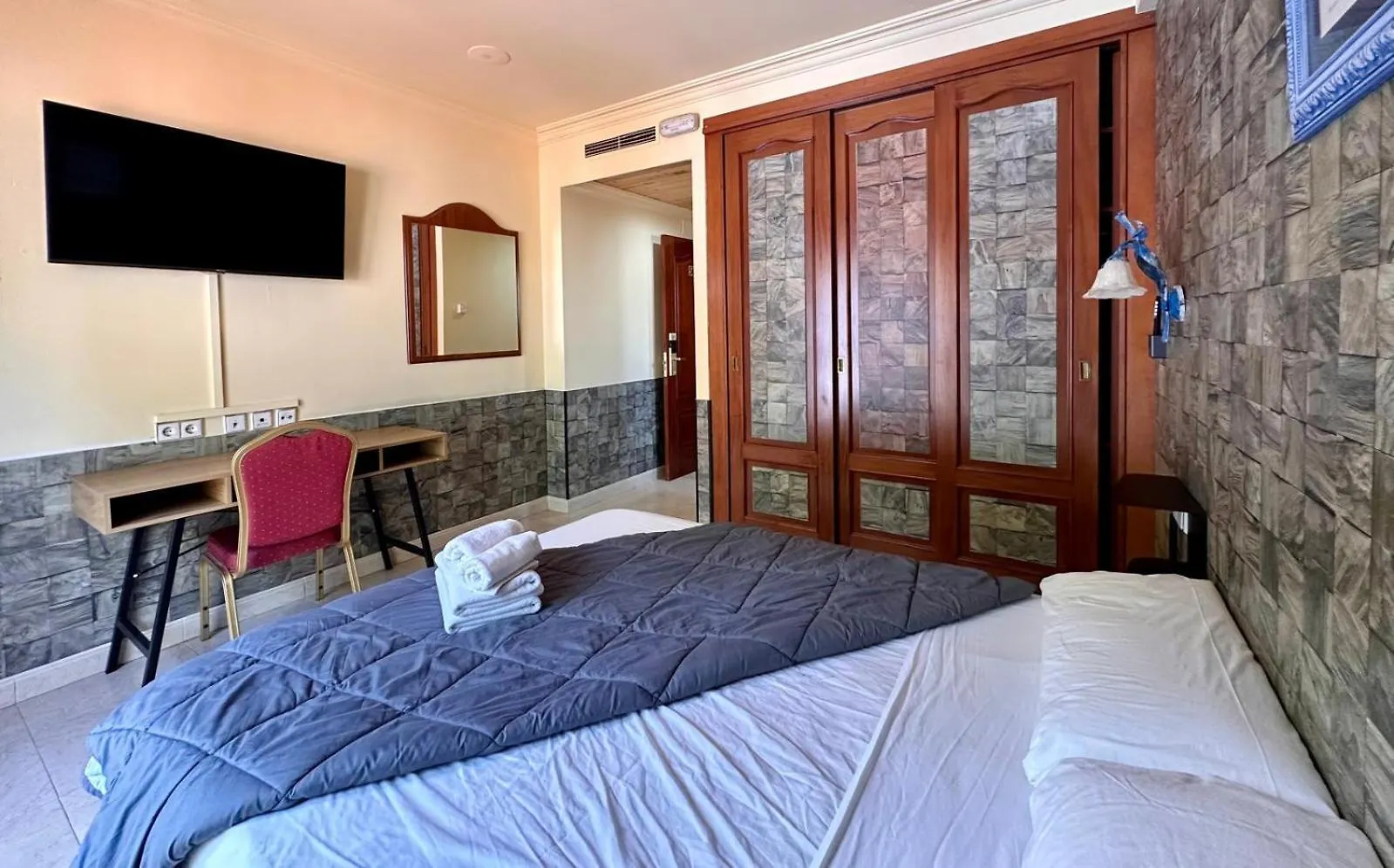 Hotel Portofino إمبوريابرافا