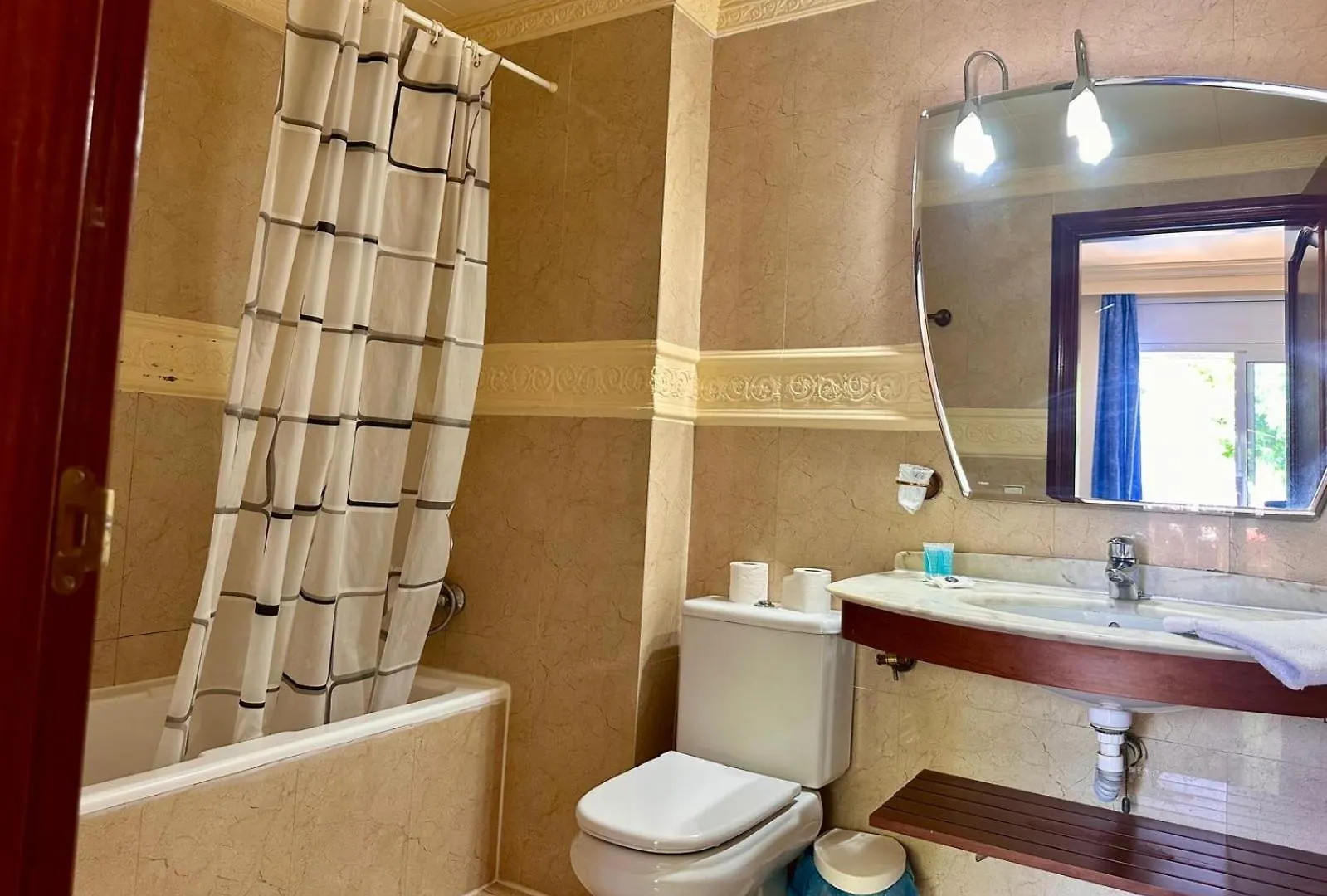 Hotel Portofino إمبوريابرافا 3*,  إسبانيا